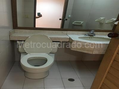 Apartamento de 3 alcobas en venta en La Carolina, Bogotá, 180 m² · foto 6 de 18