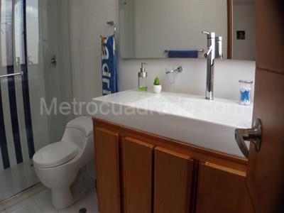 Apartamento de 3 alcobas en venta en Chico Navarra, Bogotá, 241 m² · foto 10 de 13