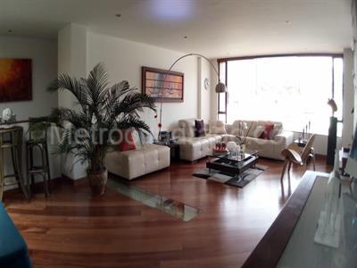 Apartamento de 3 alcobas en venta en Chico Navarra, Bogotá, 241 m² · foto 3 de 13