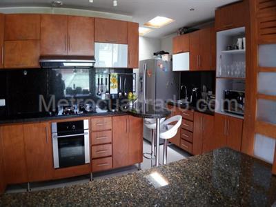 Apartamento de 3 alcobas en venta en Chico Navarra, Bogotá, 241 m² · foto 8 de 13