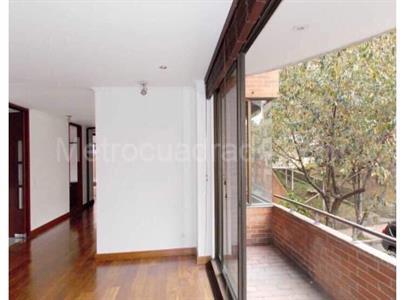 Apartamento de 3 alcobas en venta en Los Rosales, Bogotá, 190 m² · foto 2 de 8