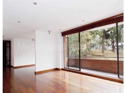 Apartamento de 3 alcobas en venta en Los Rosales, Bogotá, 190 m² · foto 3 de 8
