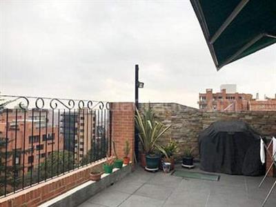 Apartamento de 2 alcobas en venta en Los Rosales, Bogotá, 200 m² · foto 2 de 18