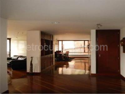 Apartamento de 3 alcobas en venta en Los Rosales, Bogotá, 231 m² · foto 11 de 11