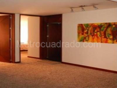 Apartamento de 3 alcobas en venta en Los Rosales, Bogotá, 231 m² · foto 2 de 11