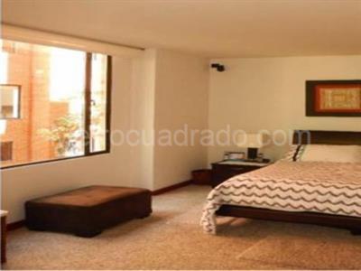 Apartamento de 3 alcobas en venta en Los Rosales, Bogotá, 231 m² · foto 3 de 11