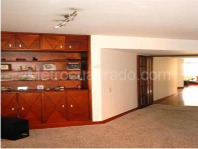 Apartamento de 3 alcobas en venta en Los Rosales, Bogotá, 231 m² · foto 8 de 11