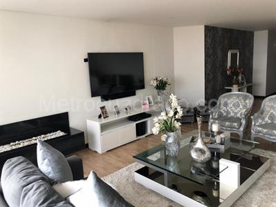 Apartamento de 3 alcobas en venta en Altos De Cabrera, Bogotá, 159 m² · foto 3 de 19