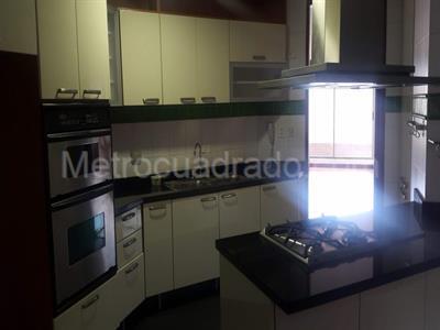 Apartamento de 4 alcobas en venta en Santa Barbara Occidental, Bogotá, 210 m² · foto 6 de 20