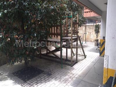 Apartamento de 3 alcobas en venta en Los Rosales, Bogotá, 209 m² · foto 12 de 18