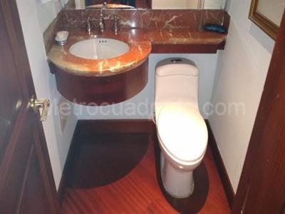 Apartamento de 3 alcobas en venta en Los Rosales, Bogotá, 209 m² · foto 7 de 18