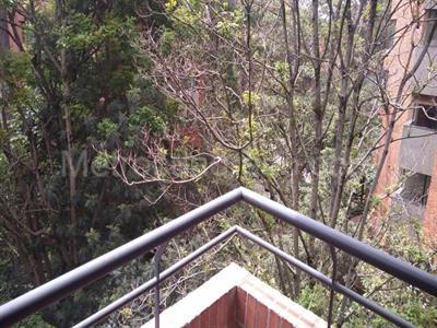 Apartamento de 3 alcobas en venta en Los Rosales, Bogotá, 209 m² · foto 8 de 18