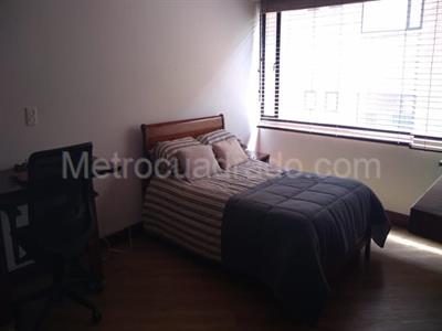 Apartamento de 3 alcobas en venta en Los Rosales, Bogotá, 209 m² · foto 9 de 18