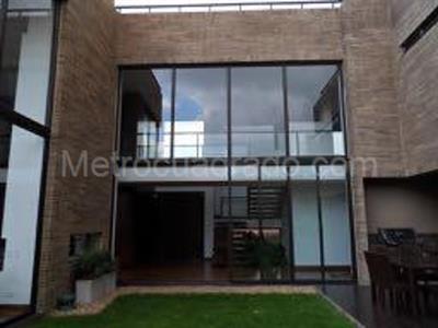 Casa de 4 alcobas en venta en Santa Barbara Alta, Bogotá, 746 m² · foto 2 de 16