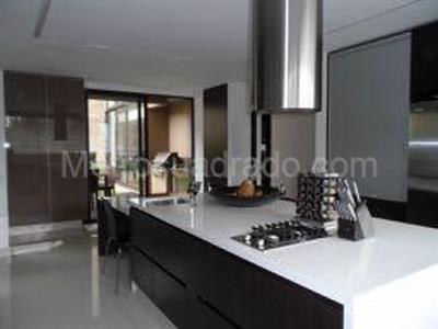 Casa de 4 alcobas en venta en Santa Barbara Alta, Bogotá, 746 m² · foto 8 de 16
