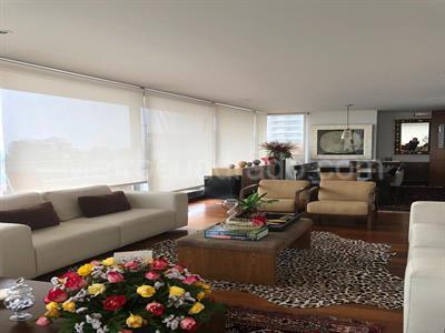 Apartamento de 3 alcobas en venta en El Refugio, Bogotá, 189 m² · foto 2 de 9