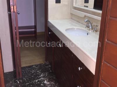 Apartamento de 3 alcobas en venta en La Carolina, Bogotá, 153 m² · foto 11 de 14