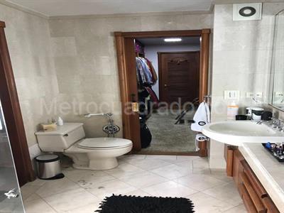 Apartamento de 4 alcobas en venta en La Cabrera, Bogotá, 330 m² · foto 13 de 16