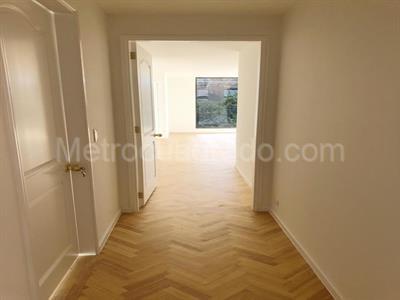 Apartamento de 4 alcobas en venta en La Cabrera, Bogotá, 271 m² · foto 5 de 9
