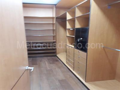 Apartamento de 3 alcobas en venta en Chico Reservado, Bogotá, 208 m² · foto 4 de 17