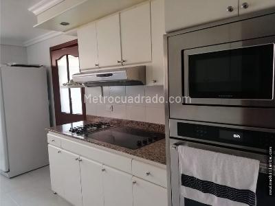 Apartamento de 3 alcobas en venta en Calleja Alta, Bogotá, 248 m² · foto 3 de 9