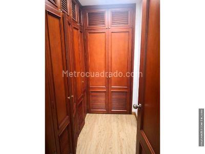 Apartamento de 4 alcobas en venta en Chico Navarra, Bogotá, 198 m² · foto 10 de 16