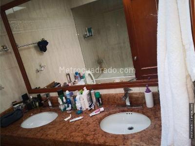 Apartamento de 4 alcobas en venta en Chico Navarra, Bogotá, 198 m² · foto 11 de 16