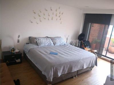 Apartamento de 4 alcobas en venta en Chico Navarra, Bogotá, 198 m² · foto 13 de 16