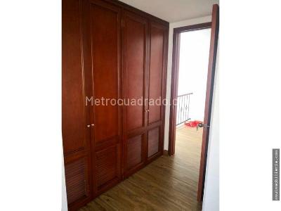Apartamento de 4 alcobas en venta en Chico Navarra, Bogotá, 198 m² · foto 9 de 16