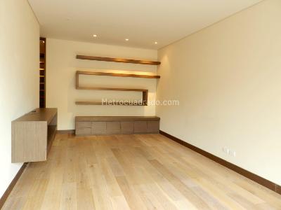 Apartamento de 3 alcobas en venta en Los Rosales, Bogotá, 258 m² · foto 10 de 13