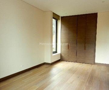 Apartamento de 3 alcobas en venta en Los Rosales, Bogotá, 258 m² · foto 2 de 13