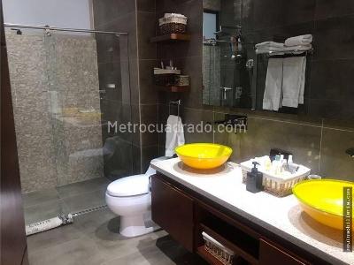 Apartamento de 3 alcobas en venta en Chico, Bogotá, 179 m² · foto 4 de 9