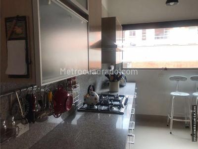 Apartamento de 3 alcobas en venta en Chico, Bogotá, 179 m² · foto 8 de 9
