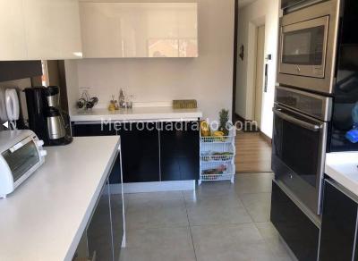 Apartamento de 3 alcobas en venta en Los Rosales, Bogotá, 175 m² · foto 8 de 10