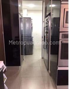 Apartamento de 3 alcobas en venta en Los Rosales, Bogotá, 175 m² · foto 9 de 10