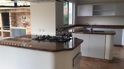 Casa de 4 alcobas en venta en Casa Blanca, Bogotá, 600 m² · foto 5 de 14