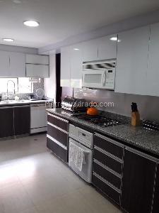 Apartamento de 3 alcobas en venta en Los Rosales, Bogotá, 165 m² · foto 5 de 10