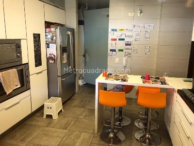 Apartamento de 3 alcobas en venta en Santa Barbara Occidental, Bogotá, 170 m² · foto 3 de 14