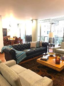 Apartamento de 3 alcobas en venta en Los Rosales, Bogotá, 181 m² · foto 2 de 17