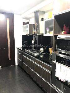 Apartamento de 3 alcobas en venta en Los Rosales, Bogotá, 181 m² · foto 9 de 17