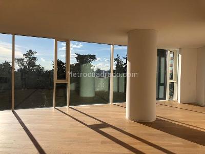 Apartamento de 4 alcobas en venta en El Refugio, Bogotá, 443 m² · foto 2 de 6
