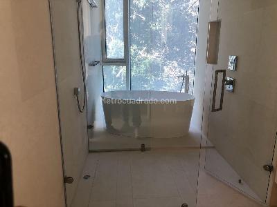 Apartamento de 4 alcobas en venta en El Refugio, Bogotá, 443 m² · foto 4 de 6