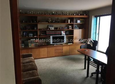 Apartamento de 3 alcobas en venta en Montearroyo, Bogotá, 251 m² · foto 4 de 10
