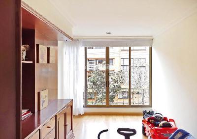 Apartamento de 3 alcobas en venta en Santa Barbara Occidental, Bogotá, 275 m² · foto 2 de 9