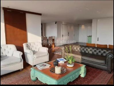 Apartamento de 3 alcobas en venta en Serramonte, Bogotá, 220 m² · foto 2 de 19