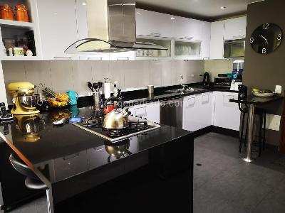 Apartamento de 3 alcobas en venta en Pino Foresta, Bogotá, 219 m² · foto 9 de 18