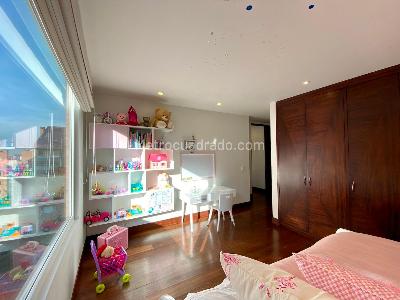 Apartamento de 3 alcobas en venta en Los Rosales, Bogotá, 209 m² · foto 18 de 20