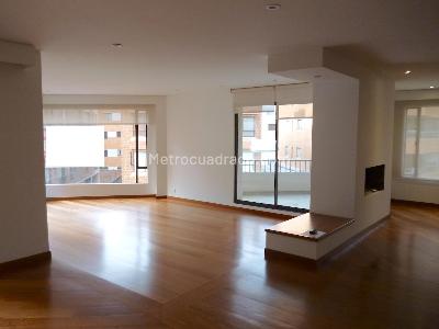 Apartamento en venta en Chico, Bogotá · foto 2 de 18