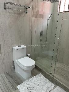 Apartamento de 3 alcobas en venta en Chico Navarra, Bogotá, 208 m² · foto 5 de 15