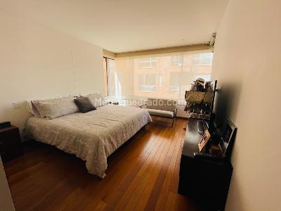 Apartamento de 3 alcobas en venta en Chico Navarra, Bogotá, 208 m² · foto 8 de 15